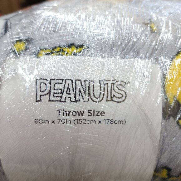 Peanuts Happy Halloween Pet Throw By Berkshire 60" x 70" Fleece Blanket Pumpkin - Picture 6 of 11